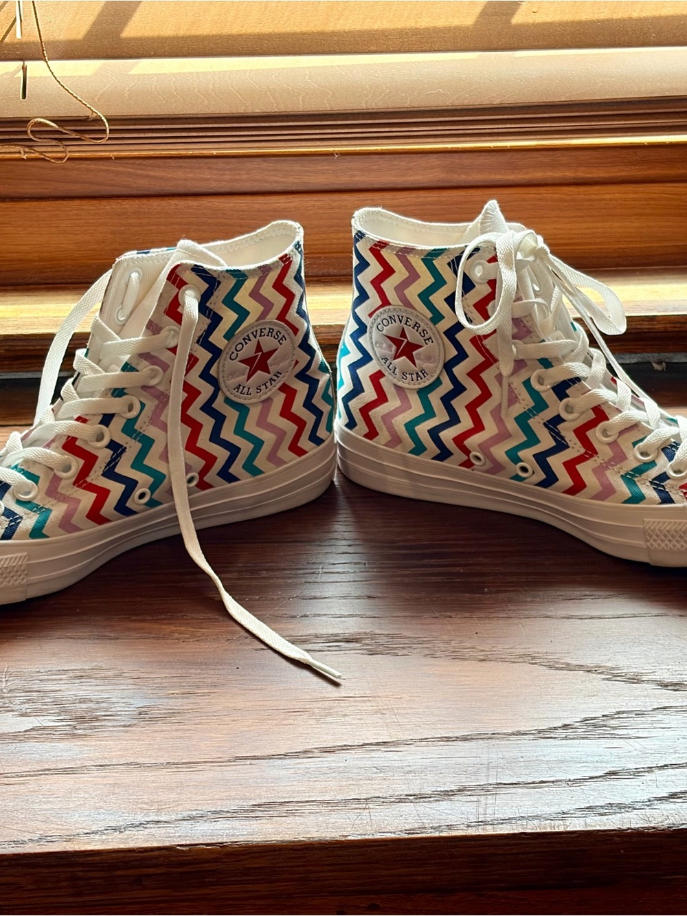 Converse High Top Sneakers in White with Multicolor Chevron Pattern Size 9 - Picture 3 of 9